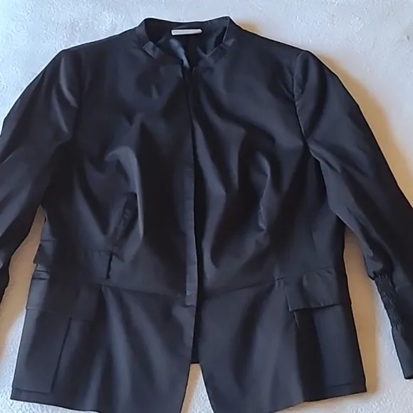 Akris Punto Jacket. Sz14. Black. Zip Front Round Collar. Smock Sleeves. …