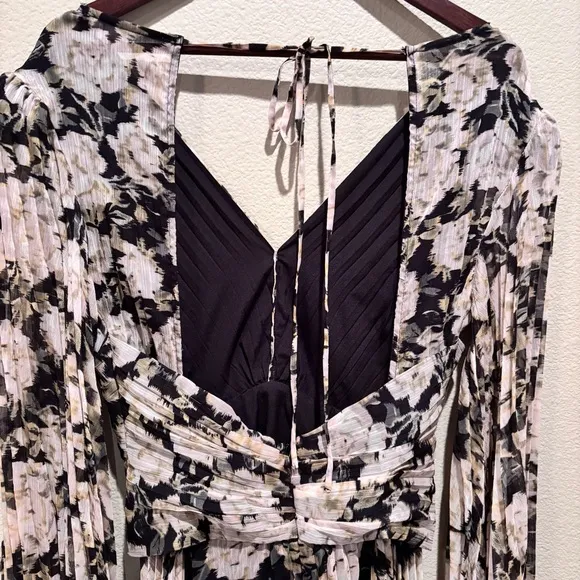 ASTR the Label Ayana Pleated Long Sleeve Maxi Dress in Cream Black Floral, Small