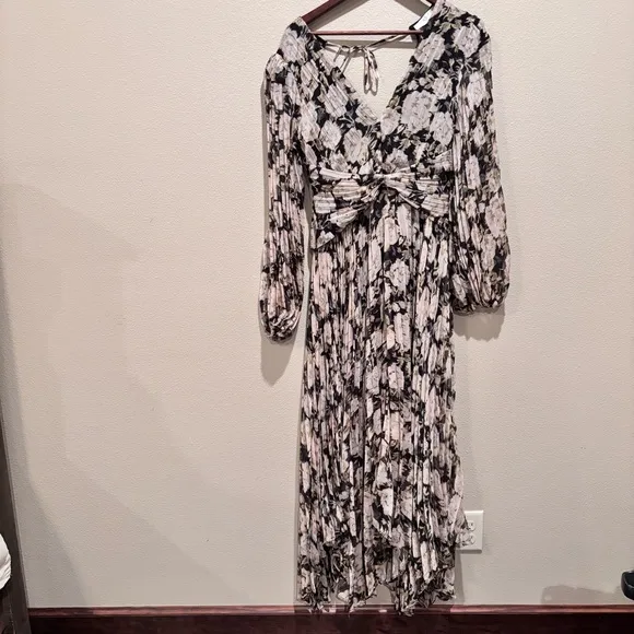 ASTR the Label Ayana Pleated Long Sleeve Maxi Dress in Cream Black Floral, Small
