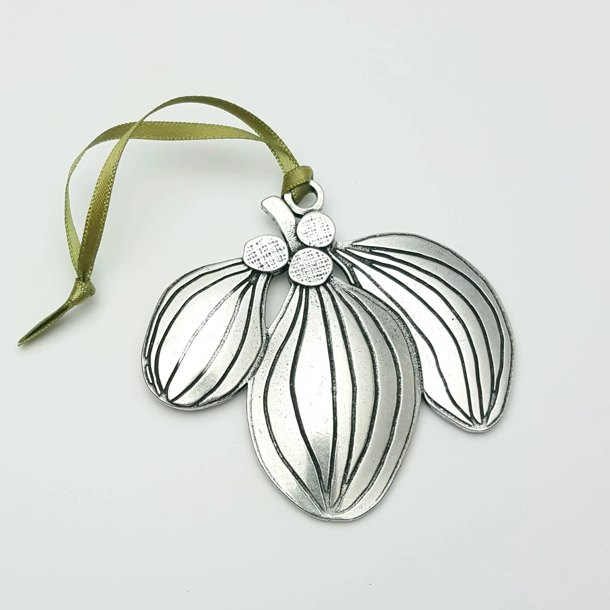 Beehive Handmade : Lotta Jansdotter x Beehive Mistletoe Ornament