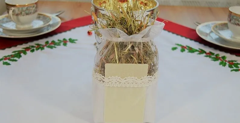 Traditional Polish Lace White Pouch Holder with Christmas Wafer & Hay Set