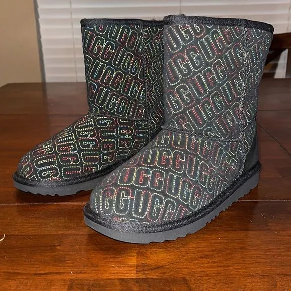 UGG Kid’s Classic 2 Graphic Stitch Short Boot
