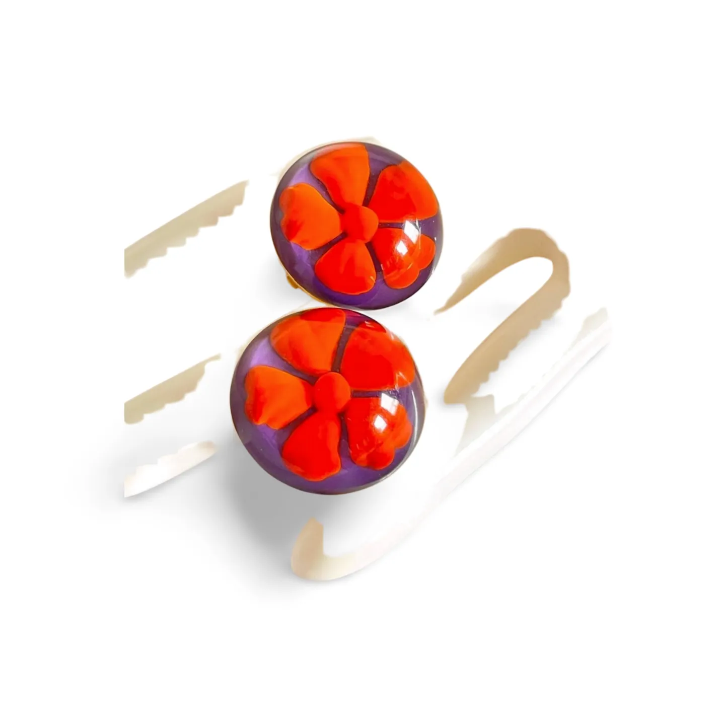 Vintage KENZO purple and orange round flower resin earrings. Round earrings. Chic, mod, and rare masterpiece jewelry. 060728br5